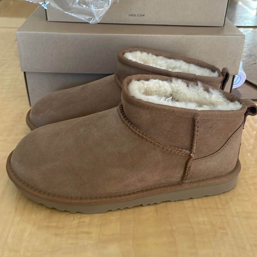 Ugg Kids Classic Ultra Mini Boot.(Big Kids)